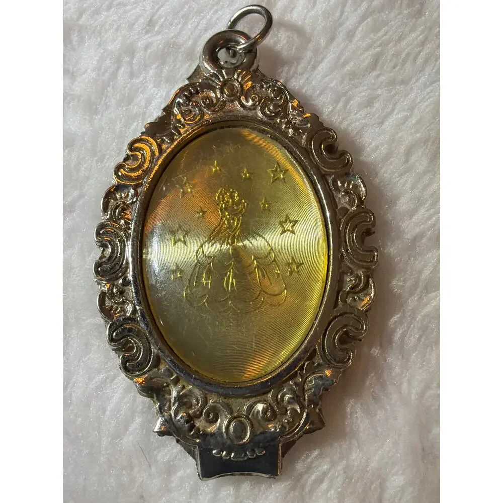 Vintage Style Oval Pendant Princess Stars Gold Tone Ornate Silver Charm Belle ?